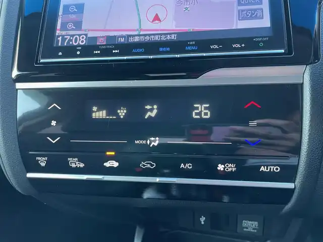 ホンダ フィット ハイブリット Lパッケージ 島根県 2015(平27)年 3.8万km ミラノレッド 純正８型メモリナビ　/フルセグＴＶ　/ＤＶＤ再生　/Ｂｌｕｅｔｏｏｔｈ　/バックカメラ　/ＥＴＣ　/クルーズコントロール/ドライブレコーダー/衝突軽減システム　/盗難防止装置　/アイドリングストップ　/純正LEDライト　/オートライト/純正フロアマット