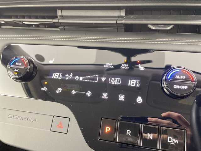 日産 セレナ ハイウェイスター V 道央・札幌 2023(令5)年 2.8万km プリズムホワイト ・４WD/プロパイロット/・エマージェンシブレーキ/・社外ナビ　/バックカメラ /・Bluetooth/USB/・両側パワースライドドア/・LEDライト/オートライト/・ブラインドスポットモニター/・ステアリングヒーター/・パドルシフト/・シートヒーター/・ETC