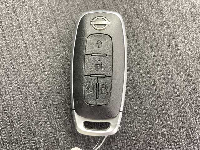 日産 セレナ ハイウェイスター V 道央・札幌 2023(令5)年 2.8万km プリズムホワイト ・４WD/プロパイロット/・エマージェンシブレーキ/・社外ナビ　/バックカメラ /・Bluetooth/USB/・両側パワースライドドア/・LEDライト/オートライト/・ブラインドスポットモニター/・ステアリングヒーター/・パドルシフト/・シートヒーター/・ETC