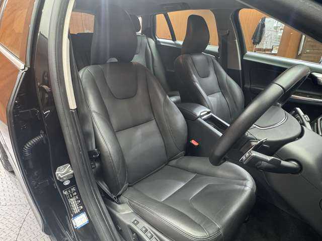 ボルボ Ｖ６０ D4 クラシック 千葉県 2018(平30)年 3.8万km 黒 サンルーフ　/純正ナビ　/バックカメラ　/ＰＤＣ　/ＡＣＣ　/ＢＬＩＳ　/黒革　/シートヒーター　/パワーシート　/キセノンヘッドライト　/オートライト　/ＥＴＣ　/レーンキーピングエイド　/アイドリングストップ