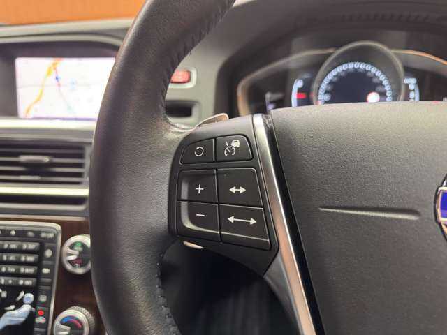 ボルボ Ｖ６０ D4 クラシック 千葉県 2018(平30)年 3.8万km 黒 サンルーフ　/純正ナビ　/バックカメラ　/ＰＤＣ　/ＡＣＣ　/ＢＬＩＳ　/黒革　/シートヒーター　/パワーシート　/キセノンヘッドライト　/オートライト　/ＥＴＣ　/レーンキーピングエイド　/アイドリングストップ