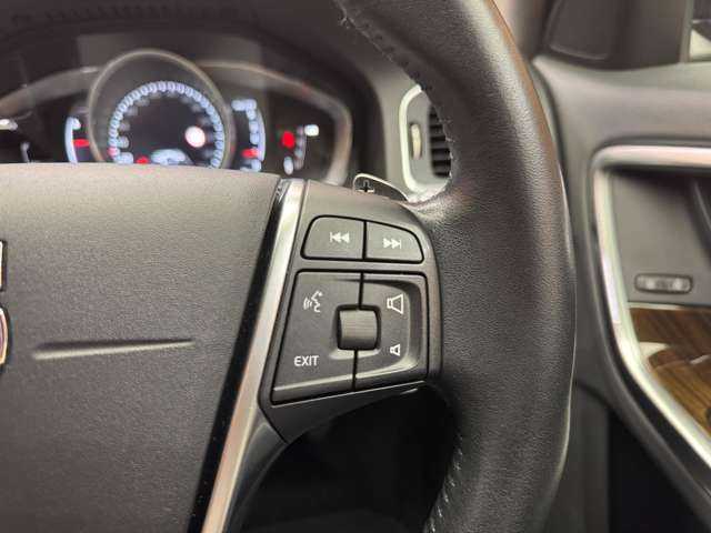 ボルボ Ｖ６０ D4 クラシック 千葉県 2018(平30)年 3.8万km 黒 サンルーフ　/純正ナビ　/バックカメラ　/ＰＤＣ　/ＡＣＣ　/ＢＬＩＳ　/黒革　/シートヒーター　/パワーシート　/キセノンヘッドライト　/オートライト　/ＥＴＣ　/レーンキーピングエイド　/アイドリングストップ