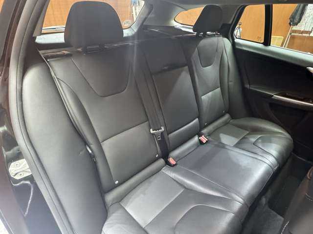 ボルボ Ｖ６０ D4 クラシック 千葉県 2018(平30)年 3.8万km 黒 サンルーフ　/純正ナビ　/バックカメラ　/ＰＤＣ　/ＡＣＣ　/ＢＬＩＳ　/黒革　/シートヒーター　/パワーシート　/キセノンヘッドライト　/オートライト　/ＥＴＣ　/レーンキーピングエイド　/アイドリングストップ