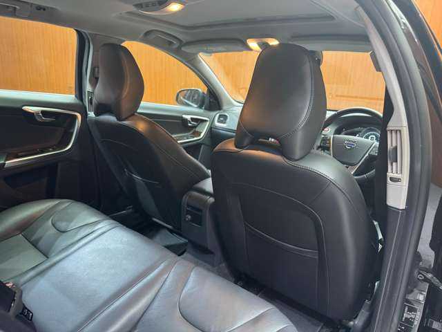 ボルボ Ｖ６０ D4 クラシック 千葉県 2018(平30)年 3.8万km 黒 サンルーフ　/純正ナビ　/バックカメラ　/ＰＤＣ　/ＡＣＣ　/ＢＬＩＳ　/黒革　/シートヒーター　/パワーシート　/キセノンヘッドライト　/オートライト　/ＥＴＣ　/レーンキーピングエイド　/アイドリングストップ