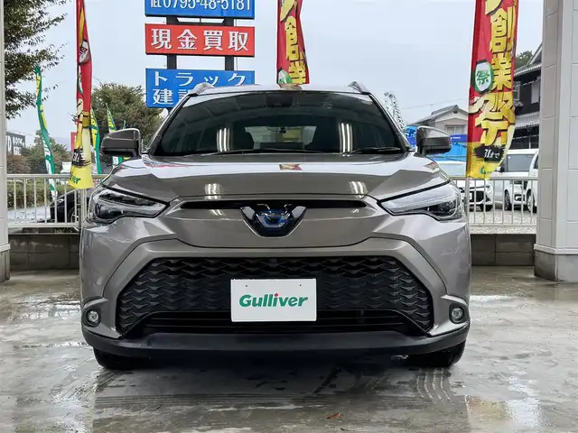 トヨタ カローラ クロス ハイブリッド Z 兵庫県 2023(令5)年 1.6万km アバンギャルドブロンズメタリック ワンオーナー/純正ナビ/全方位カメラ/フルセグTV/Bluetooth接続可/DVD再生可/ビルトインETC2.0/前後ドラレコ/黒ハーフレザーシート/前2席シートヒーター/純正アルミホイール/LEDヘッドライト/AUTOライト/LEDフォグライト/パワーバックドア/ステアリングリモコン/トヨタセーフティセンス/レーダークルーズコントロール/ブラインドスポットモニター/スマートキー×2/プッシュスタート/ハイビームアシスト/レーンキープアシスト