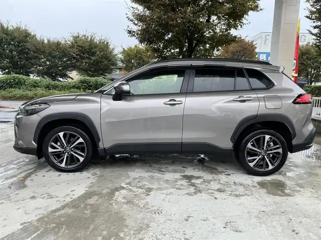 トヨタ カローラ クロス ハイブリッド Z 兵庫県 2023(令5)年 1.6万km アバンギャルドブロンズメタリック ワンオーナー/純正ナビ/全方位カメラ/フルセグTV/Bluetooth接続可/DVD再生可/ビルトインETC2.0/前後ドラレコ/黒ハーフレザーシート/前2席シートヒーター/純正アルミホイール/LEDヘッドライト/AUTOライト/LEDフォグライト/パワーバックドア/ステアリングリモコン/トヨタセーフティセンス/レーダークルーズコントロール/ブラインドスポットモニター/スマートキー×2/プッシュスタート/ハイビームアシスト/レーンキープアシスト