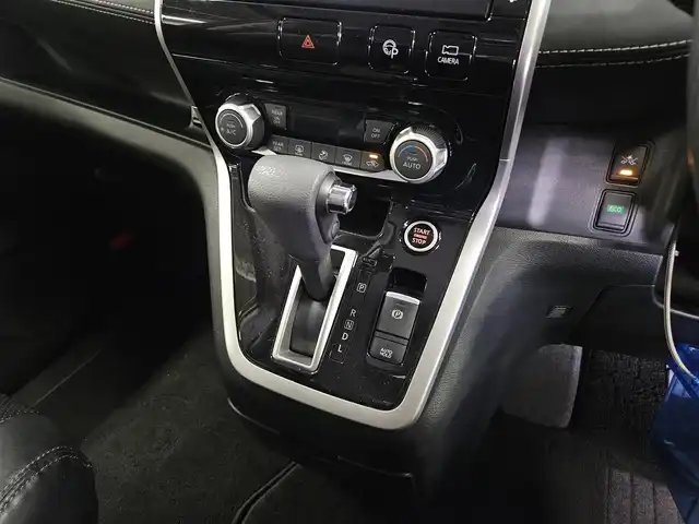 日産 セレナ ハイウェイスターVセレクションⅡ 福岡県 2019(平31)年 5.6万km マルーンレッド 純正9型ナビ/フルセグTV/両側パワースライドドア/アラウンドビューモニター/エマージェンシーブレーキ/車線逸脱警報/フロント/バックソナー/プロパイロット/セーフティパックB/・車線逸脱防止支援システム/・インテリジェントルームミラー/・踏み間違い衝突防止アシスト/・パーキングアシスト/・標識検知機能/LEDヘッドランプ/革巻きステアリング/ステアリングカバー付/レザー調シートカバー付/純正16インチアルミホイール/スマートキー/プッシュエンジンスターター/禁煙車