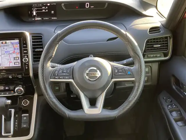 日産 セレナ ハイウェイスターVセレクションⅡ 福岡県 2019(平31)年 5.6万km マルーンレッド 純正9型ナビ/フルセグTV/両側パワースライドドア/アラウンドビューモニター/エマージェンシーブレーキ/車線逸脱警報/フロント/バックソナー/プロパイロット/セーフティパックB/・車線逸脱防止支援システム/・インテリジェントルームミラー/・踏み間違い衝突防止アシスト/・パーキングアシスト/・標識検知機能/LEDヘッドランプ/革巻きステアリング/ステアリングカバー付/レザー調シートカバー付/純正16インチアルミホイール/スマートキー/プッシュエンジンスターター/禁煙車