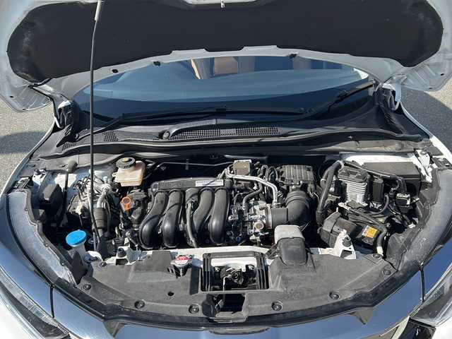 ホンダ ヴェゼル ハイブリッド Z ホンダセンシング 兵庫県 2019(令1)年 6.8万km プラチナホワイトパール 純正ギャザーズナビ【CD/DVD/TV】/ハーフレザーシート/バックカメラ/純正１７インチアルミ/プッシュスタート/ホンダセンシング【衝突軽減ブレーキ】/ルーフレール/パドルシフト/シートヒーター/レーンキープアシスト/オートクルーズコントロール【追従あり】/ACC先行車検知音/先行車発信お知らせ/リアクティブフォースペダル/標識認識機能/ビルトインETC/ブレーキホールド