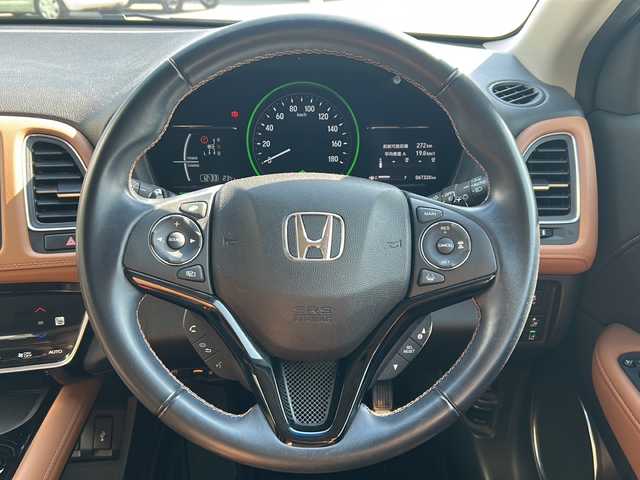 ホンダ ヴェゼル ハイブリッド Z ホンダセンシング 兵庫県 2019(令1)年 6.8万km プラチナホワイトパール 純正ギャザーズナビ【CD/DVD/TV】/ハーフレザーシート/バックカメラ/純正１７インチアルミ/プッシュスタート/ホンダセンシング【衝突軽減ブレーキ】/ルーフレール/パドルシフト/シートヒーター/レーンキープアシスト/オートクルーズコントロール【追従あり】/ACC先行車検知音/先行車発信お知らせ/リアクティブフォースペダル/標識認識機能/ビルトインETC/ブレーキホールド