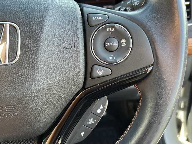 ホンダ ヴェゼル ハイブリッド Z ホンダセンシング 兵庫県 2019(令1)年 6.8万km プラチナホワイトパール 純正ギャザーズナビ【CD/DVD/TV】/ハーフレザーシート/バックカメラ/純正１７インチアルミ/プッシュスタート/ホンダセンシング【衝突軽減ブレーキ】/ルーフレール/パドルシフト/シートヒーター/レーンキープアシスト/オートクルーズコントロール【追従あり】/ACC先行車検知音/先行車発信お知らせ/リアクティブフォースペダル/標識認識機能/ビルトインETC/ブレーキホールド