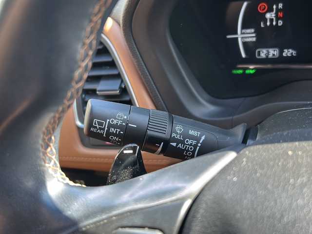 ホンダ ヴェゼル ハイブリッド Z ホンダセンシング 兵庫県 2019(令1)年 6.8万km プラチナホワイトパール 純正ギャザーズナビ【CD/DVD/TV】/ハーフレザーシート/バックカメラ/純正１７インチアルミ/プッシュスタート/ホンダセンシング【衝突軽減ブレーキ】/ルーフレール/パドルシフト/シートヒーター/レーンキープアシスト/オートクルーズコントロール【追従あり】/ACC先行車検知音/先行車発信お知らせ/リアクティブフォースペダル/標識認識機能/ビルトインETC/ブレーキホールド