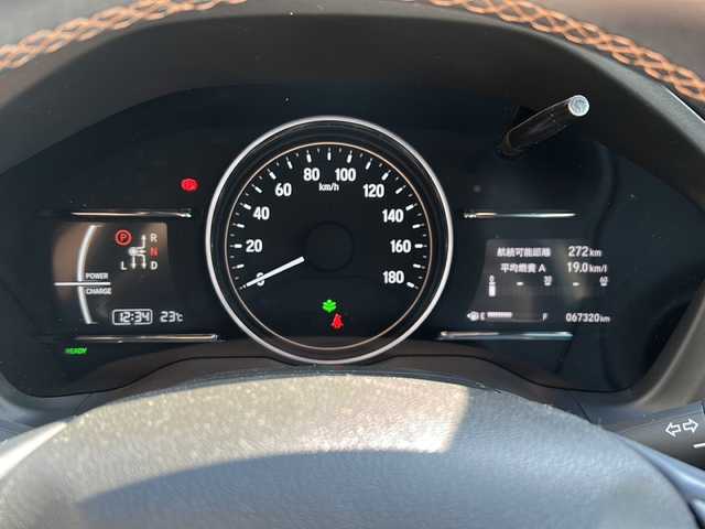 ホンダ ヴェゼル ハイブリッド Z ホンダセンシング 兵庫県 2019(令1)年 6.8万km プラチナホワイトパール 純正ギャザーズナビ【CD/DVD/TV】/ハーフレザーシート/バックカメラ/純正１７インチアルミ/プッシュスタート/ホンダセンシング【衝突軽減ブレーキ】/ルーフレール/パドルシフト/シートヒーター/レーンキープアシスト/オートクルーズコントロール【追従あり】/ACC先行車検知音/先行車発信お知らせ/リアクティブフォースペダル/標識認識機能/ビルトインETC/ブレーキホールド