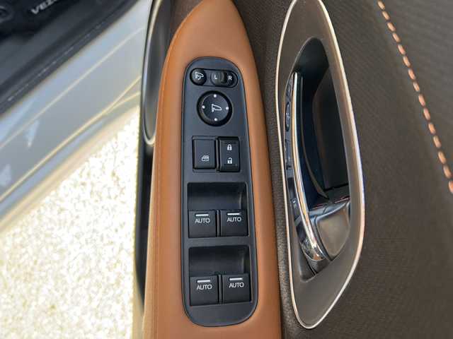 ホンダ ヴェゼル ハイブリッド Z ホンダセンシング 兵庫県 2019(令1)年 6.8万km プラチナホワイトパール 純正ギャザーズナビ【CD/DVD/TV】/ハーフレザーシート/バックカメラ/純正１７インチアルミ/プッシュスタート/ホンダセンシング【衝突軽減ブレーキ】/ルーフレール/パドルシフト/シートヒーター/レーンキープアシスト/オートクルーズコントロール【追従あり】/ACC先行車検知音/先行車発信お知らせ/リアクティブフォースペダル/標識認識機能/ビルトインETC/ブレーキホールド