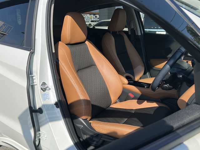 ホンダ ヴェゼル ハイブリッド Z ホンダセンシング 兵庫県 2019(令1)年 6.8万km プラチナホワイトパール 純正ギャザーズナビ【CD/DVD/TV】/ハーフレザーシート/バックカメラ/純正１７インチアルミ/プッシュスタート/ホンダセンシング【衝突軽減ブレーキ】/ルーフレール/パドルシフト/シートヒーター/レーンキープアシスト/オートクルーズコントロール【追従あり】/ACC先行車検知音/先行車発信お知らせ/リアクティブフォースペダル/標識認識機能/ビルトインETC/ブレーキホールド