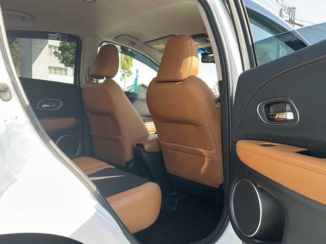 ホンダ ヴェゼル ハイブリッド Z ホンダセンシング 兵庫県 2019(令1)年 6.8万km プラチナホワイトパール 純正ギャザーズナビ【CD/DVD/TV】/ハーフレザーシート/バックカメラ/純正１７インチアルミ/プッシュスタート/ホンダセンシング【衝突軽減ブレーキ】/ルーフレール/パドルシフト/シートヒーター/レーンキープアシスト/オートクルーズコントロール【追従あり】/ACC先行車検知音/先行車発信お知らせ/リアクティブフォースペダル/標識認識機能/ビルトインETC/ブレーキホールド