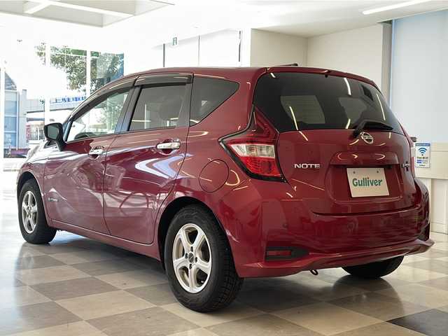 日産 ノート e－パワー X Vセレクション 岐阜県 2020(令2)年 6万km ガーネットレッド ワンオーナー/純正ナビ/Bluetooth/フルセグTV/DVD/全周囲モニター/エマジェンシーブレーキ/デジタルインナーミラー/ETC/ドライブレコーダー/LEDヘッドライト/純正アルミホイールサマータイヤ４本車載/インテリキー/プッシュスタート/スペアキー/保証書/取扱説明書