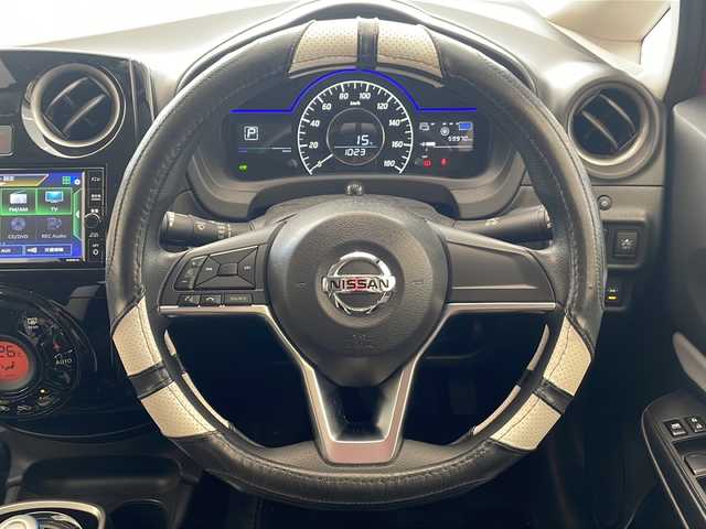 日産 ノート e－パワー X Vセレクション 岐阜県 2020(令2)年 6万km ガーネットレッド ワンオーナー/純正ナビ/Bluetooth/フルセグTV/DVD/全周囲モニター/エマジェンシーブレーキ/デジタルインナーミラー/ETC/ドライブレコーダー/LEDヘッドライト/純正アルミホイールサマータイヤ４本車載/インテリキー/プッシュスタート/スペアキー/保証書/取扱説明書