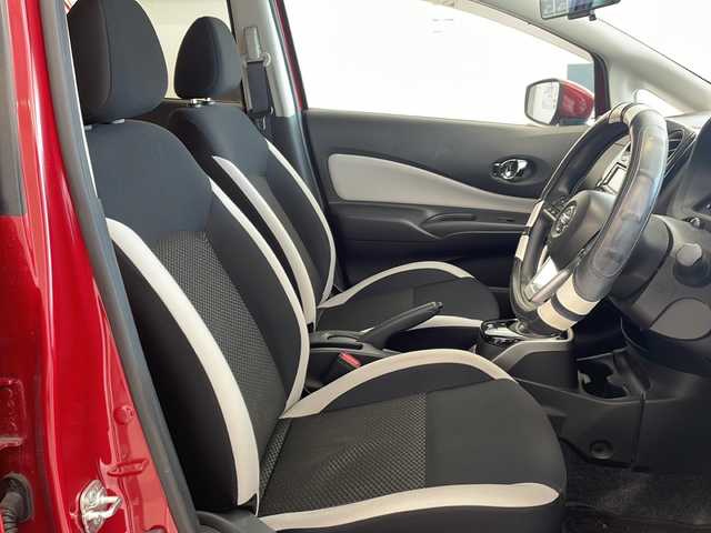 日産 ノート e－パワー X Vセレクション 岐阜県 2020(令2)年 6万km ガーネットレッド ワンオーナー/純正ナビ/Bluetooth/フルセグTV/DVD/全周囲モニター/エマジェンシーブレーキ/デジタルインナーミラー/ETC/ドライブレコーダー/LEDヘッドライト/純正アルミホイールサマータイヤ４本車載/インテリキー/プッシュスタート/スペアキー/保証書/取扱説明書