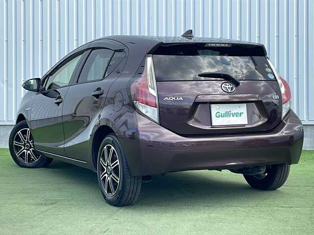 トヨタ アクア G 香川県 2015(平27)年 2.6万km ディープアメジストマイカメタリック 7型メモリナビ/・フルセグTV/・CD/DVD/・Bluetooth/バックカメラ/15インチ純正アルミホイール/プッシュスタート/スマートキー/パワーステアリング/パワーウィンドウ/革巻きステアリング/ステアリングリモコン/アイドリングストップ/オートエアコン/クルーズコントロール/純正フロアマット/ABS/横滑り防止装置/オートライト/LEDヘッドライト/ヘッドライトレベライザー/電動ウィンカーミラー/Wエアバック