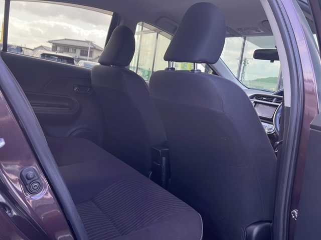 トヨタ アクア G 香川県 2015(平27)年 2.6万km ディープアメジストマイカメタリック 7型メモリナビ/・フルセグTV/・CD/DVD/・Bluetooth/バックカメラ/15インチ純正アルミホイール/プッシュスタート/スマートキー/パワーステアリング/パワーウィンドウ/革巻きステアリング/ステアリングリモコン/アイドリングストップ/オートエアコン/クルーズコントロール/純正フロアマット/ABS/横滑り防止装置/オートライト/LEDヘッドライト/ヘッドライトレベライザー/電動ウィンカーミラー/Wエアバック