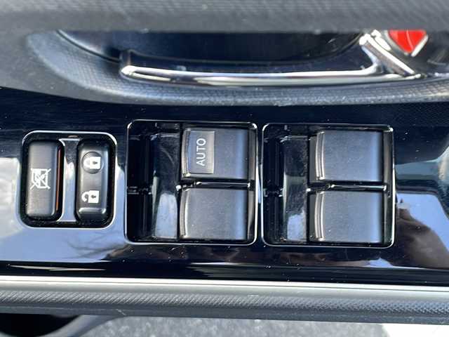 トヨタ アクア G 香川県 2015(平27)年 2.6万km ディープアメジストマイカメタリック 7型メモリナビ/・フルセグTV/・CD/DVD/・Bluetooth/バックカメラ/15インチ純正アルミホイール/プッシュスタート/スマートキー/パワーステアリング/パワーウィンドウ/革巻きステアリング/ステアリングリモコン/アイドリングストップ/オートエアコン/クルーズコントロール/純正フロアマット/ABS/横滑り防止装置/オートライト/LEDヘッドライト/ヘッドライトレベライザー/電動ウィンカーミラー/Wエアバック