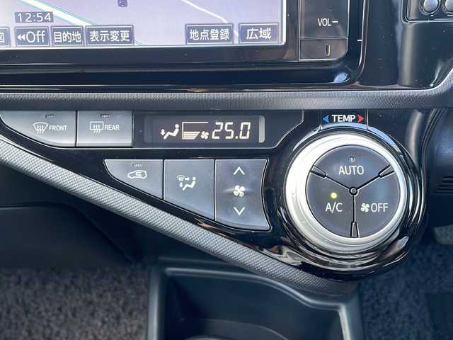 トヨタ アクア G 香川県 2015(平27)年 2.6万km ディープアメジストマイカメタリック 7型メモリナビ/・フルセグTV/・CD/DVD/・Bluetooth/バックカメラ/15インチ純正アルミホイール/プッシュスタート/スマートキー/パワーステアリング/パワーウィンドウ/革巻きステアリング/ステアリングリモコン/アイドリングストップ/オートエアコン/クルーズコントロール/純正フロアマット/ABS/横滑り防止装置/オートライト/LEDヘッドライト/ヘッドライトレベライザー/電動ウィンカーミラー/Wエアバック