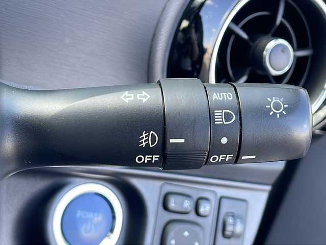 トヨタ アクア G 香川県 2015(平27)年 2.6万km ディープアメジストマイカメタリック 7型メモリナビ/・フルセグTV/・CD/DVD/・Bluetooth/バックカメラ/15インチ純正アルミホイール/プッシュスタート/スマートキー/パワーステアリング/パワーウィンドウ/革巻きステアリング/ステアリングリモコン/アイドリングストップ/オートエアコン/クルーズコントロール/純正フロアマット/ABS/横滑り防止装置/オートライト/LEDヘッドライト/ヘッドライトレベライザー/電動ウィンカーミラー/Wエアバック