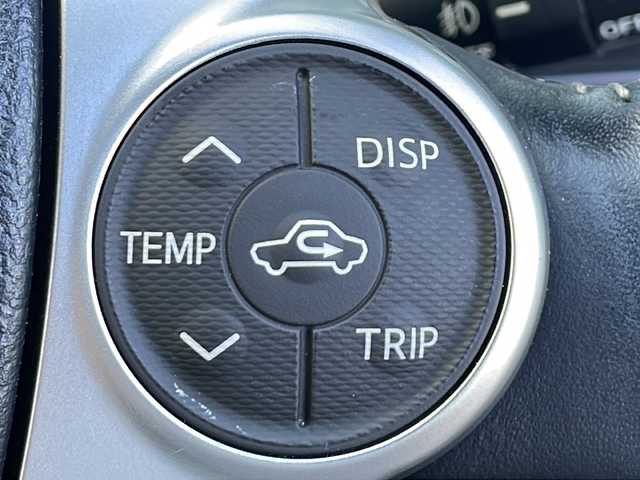 トヨタ アクア G 香川県 2015(平27)年 2.6万km ディープアメジストマイカメタリック 7型メモリナビ/・フルセグTV/・CD/DVD/・Bluetooth/バックカメラ/15インチ純正アルミホイール/プッシュスタート/スマートキー/パワーステアリング/パワーウィンドウ/革巻きステアリング/ステアリングリモコン/アイドリングストップ/オートエアコン/クルーズコントロール/純正フロアマット/ABS/横滑り防止装置/オートライト/LEDヘッドライト/ヘッドライトレベライザー/電動ウィンカーミラー/Wエアバック