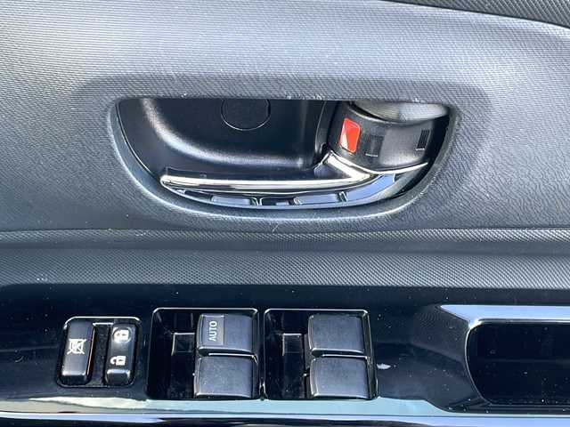 トヨタ アクア G 香川県 2015(平27)年 2.6万km ディープアメジストマイカメタリック 7型メモリナビ/・フルセグTV/・CD/DVD/・Bluetooth/バックカメラ/15インチ純正アルミホイール/プッシュスタート/スマートキー/パワーステアリング/パワーウィンドウ/革巻きステアリング/ステアリングリモコン/アイドリングストップ/オートエアコン/クルーズコントロール/純正フロアマット/ABS/横滑り防止装置/オートライト/LEDヘッドライト/ヘッドライトレベライザー/電動ウィンカーミラー/Wエアバック