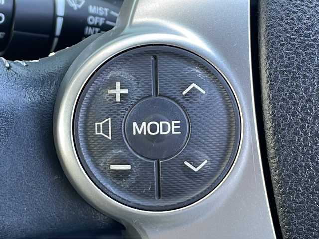 トヨタ アクア G 香川県 2015(平27)年 2.6万km ディープアメジストマイカメタリック 7型メモリナビ/・フルセグTV/・CD/DVD/・Bluetooth/バックカメラ/15インチ純正アルミホイール/プッシュスタート/スマートキー/パワーステアリング/パワーウィンドウ/革巻きステアリング/ステアリングリモコン/アイドリングストップ/オートエアコン/クルーズコントロール/純正フロアマット/ABS/横滑り防止装置/オートライト/LEDヘッドライト/ヘッドライトレベライザー/電動ウィンカーミラー/Wエアバック