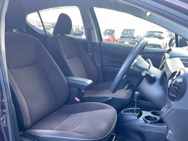 トヨタ アクア G 香川県 2015(平27)年 2.6万km ディープアメジストマイカメタリック 7型メモリナビ/・フルセグTV/・CD/DVD/・Bluetooth/バックカメラ/15インチ純正アルミホイール/プッシュスタート/スマートキー/パワーステアリング/パワーウィンドウ/革巻きステアリング/ステアリングリモコン/アイドリングストップ/オートエアコン/クルーズコントロール/純正フロアマット/ABS/横滑り防止装置/オートライト/LEDヘッドライト/ヘッドライトレベライザー/電動ウィンカーミラー/Wエアバック