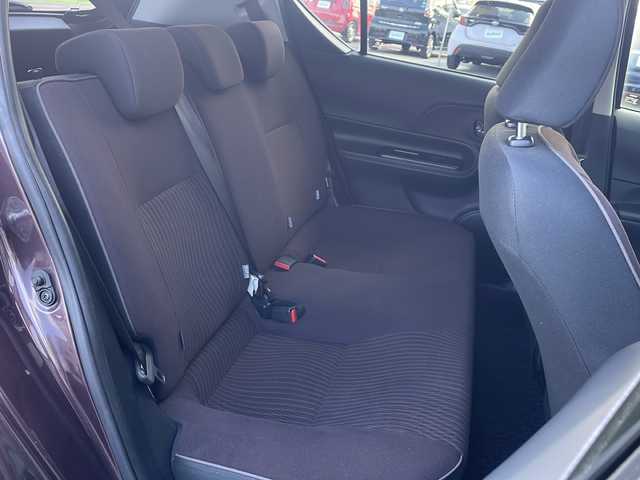 トヨタ アクア G 香川県 2015(平27)年 2.6万km ディープアメジストマイカメタリック 7型メモリナビ/・フルセグTV/・CD/DVD/・Bluetooth/バックカメラ/15インチ純正アルミホイール/プッシュスタート/スマートキー/パワーステアリング/パワーウィンドウ/革巻きステアリング/ステアリングリモコン/アイドリングストップ/オートエアコン/クルーズコントロール/純正フロアマット/ABS/横滑り防止装置/オートライト/LEDヘッドライト/ヘッドライトレベライザー/電動ウィンカーミラー/Wエアバック