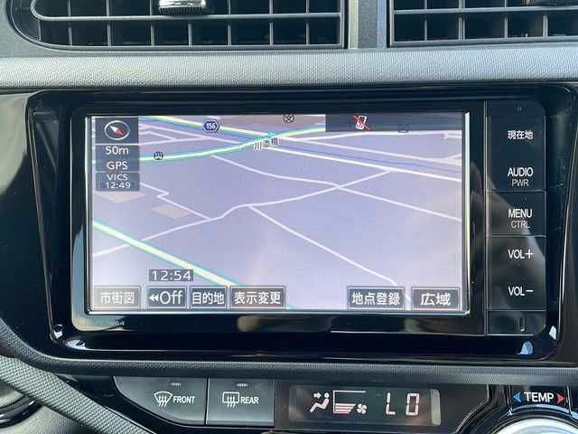 トヨタ アクア G 香川県 2015(平27)年 2.6万km ディープアメジストマイカメタリック 7型メモリナビ/・フルセグTV/・CD/DVD/・Bluetooth/バックカメラ/15インチ純正アルミホイール/プッシュスタート/スマートキー/パワーステアリング/パワーウィンドウ/革巻きステアリング/ステアリングリモコン/アイドリングストップ/オートエアコン/クルーズコントロール/純正フロアマット/ABS/横滑り防止装置/オートライト/LEDヘッドライト/ヘッドライトレベライザー/電動ウィンカーミラー/Wエアバック