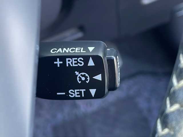 トヨタ アクア G 香川県 2015(平27)年 2.6万km ディープアメジストマイカメタリック 7型メモリナビ/・フルセグTV/・CD/DVD/・Bluetooth/バックカメラ/15インチ純正アルミホイール/プッシュスタート/スマートキー/パワーステアリング/パワーウィンドウ/革巻きステアリング/ステアリングリモコン/アイドリングストップ/オートエアコン/クルーズコントロール/純正フロアマット/ABS/横滑り防止装置/オートライト/LEDヘッドライト/ヘッドライトレベライザー/電動ウィンカーミラー/Wエアバック