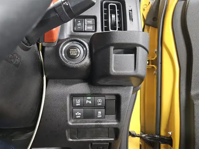 スズキ ハスラー HYBRID X 福岡県 2021(令3)年 7.4万km アクティブイエロー/ホワイト2トーンルーフ 〇純正8インチナビ/〇フルセグTV/〇デュアルカメラブレーキサポート/〇ドライブレコーダー/〇ホワイトルーフ/〇革巻きステアリング/〇LEDヘッドライト/〇オートライト/〇フォグランプ/〇純正15インチアルミ/〇シートヒーター/〇スマートキー/〇禁煙車