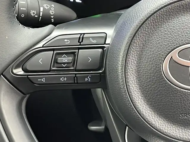 トヨタ シエンタ ハイブリッド Z 愛知県 2024(令6)年 0.3万km スカーレットメタリック 純正１０．５型ディスプレイナビ　全方位カメラ　アドバンスドパーク　内蔵型ドラレコ　ＢＳＭ　フルセグＴＶ　ＥＴＣ２．０　両側パワスラ　セーフティセンス　衝突軽減　追従クルコン　ＬＥＤオートライト　コーナーセンサー　禁煙車　純正フロアマット　バイザー