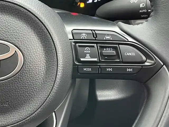 トヨタ シエンタ ハイブリッド Z 愛知県 2024(令6)年 0.3万km スカーレットメタリック 純正１０．５型ディスプレイナビ　全方位カメラ　アドバンスドパーク　内蔵型ドラレコ　ＢＳＭ　フルセグＴＶ　ＥＴＣ２．０　両側パワスラ　セーフティセンス　衝突軽減　追従クルコン　ＬＥＤオートライト　コーナーセンサー　禁煙車　純正フロアマット　バイザー