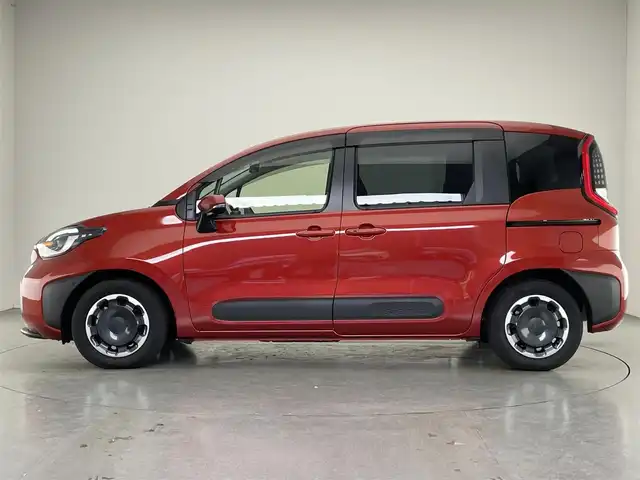 トヨタ シエンタ ハイブリッド Z 愛知県 2024(令6)年 0.3万km スカーレットメタリック 純正１０．５型ディスプレイナビ　全方位カメラ　アドバンスドパーク　内蔵型ドラレコ　ＢＳＭ　フルセグＴＶ　ＥＴＣ２．０　両側パワスラ　セーフティセンス　衝突軽減　追従クルコン　ＬＥＤオートライト　コーナーセンサー　禁煙車　純正フロアマット　バイザー