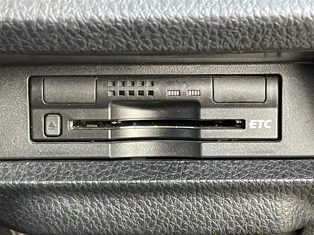 トヨタ ヴォクシー ZS 煌 滋賀県 2015(平27)年 4.4万km ブラッキッシュアゲハガラスフレーク 純正SDナビ/・CD/DVD/・Bluetooth/・フルセグTV/バックカメラ/フリップダウンモニター/ステアリングスイッチ/革巻きステアリング/ETC/両側パワースライドドア/横滑り防止機能/オートマチックヘッドライト/LEDヘッドライト/フォグランプ/オートリトラミラー/スマートキー