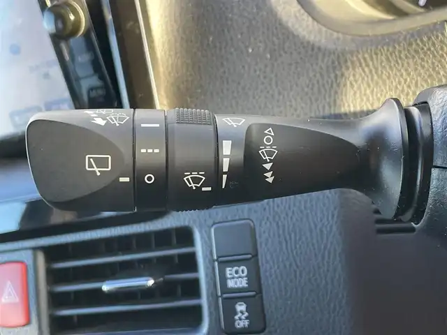 トヨタ ヴォクシー ZS 煌 滋賀県 2015(平27)年 4.4万km ブラッキッシュアゲハガラスフレーク 純正SDナビ/・CD/DVD/・Bluetooth/・フルセグTV/バックカメラ/フリップダウンモニター/ステアリングスイッチ/革巻きステアリング/ETC/両側パワースライドドア/横滑り防止機能/オートマチックヘッドライト/LEDヘッドライト/フォグランプ/オートリトラミラー/スマートキー