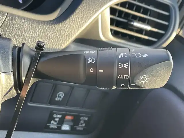 トヨタ ヴォクシー ZS 煌 滋賀県 2015(平27)年 4.4万km ブラッキッシュアゲハガラスフレーク 純正SDナビ/・CD/DVD/・Bluetooth/・フルセグTV/バックカメラ/フリップダウンモニター/ステアリングスイッチ/革巻きステアリング/ETC/両側パワースライドドア/横滑り防止機能/オートマチックヘッドライト/LEDヘッドライト/フォグランプ/オートリトラミラー/スマートキー