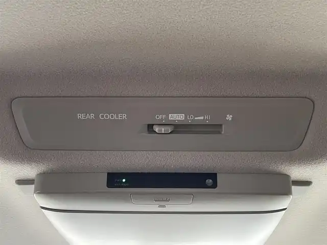 トヨタ ヴォクシー ZS 煌 滋賀県 2015(平27)年 4.4万km ブラッキッシュアゲハガラスフレーク 純正SDナビ/・CD/DVD/・Bluetooth/・フルセグTV/バックカメラ/フリップダウンモニター/ステアリングスイッチ/革巻きステアリング/ETC/両側パワースライドドア/横滑り防止機能/オートマチックヘッドライト/LEDヘッドライト/フォグランプ/オートリトラミラー/スマートキー