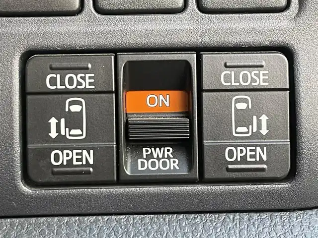 トヨタ ヴォクシー ZS 煌 滋賀県 2015(平27)年 4.4万km ブラッキッシュアゲハガラスフレーク 純正SDナビ/・CD/DVD/・Bluetooth/・フルセグTV/バックカメラ/フリップダウンモニター/ステアリングスイッチ/革巻きステアリング/ETC/両側パワースライドドア/横滑り防止機能/オートマチックヘッドライト/LEDヘッドライト/フォグランプ/オートリトラミラー/スマートキー