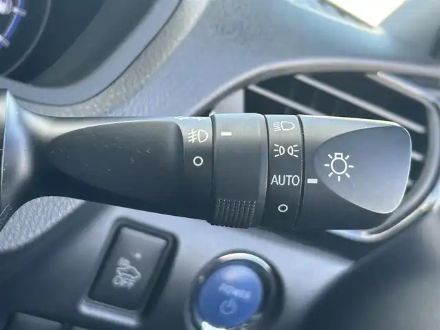 トヨタ ヴォクシー ハイブリッド ZS 煌 岡山県 2018(平30)年 9.9万km ホワイトパールクリスタルシャイン 登録時走行距離98348km/TRDエアロ/純正9インチナビ/フルセグTV(AM.FM.CD.DVD.TV.BT)/両側パワースライドドア/バックカメラ/ETC/シートヒーター/クリアランスソナー/衝突軽減ブレーキ/横滑り防止装置/クルーズコントロール/車線逸脱警報（レーンキープアシスト）/オートライト/オートマチックハイビーム/アイドリングストップ/16インチ純正AW/純正フロアマット/スペアキー/LEDヘッドライト/取扱説明書