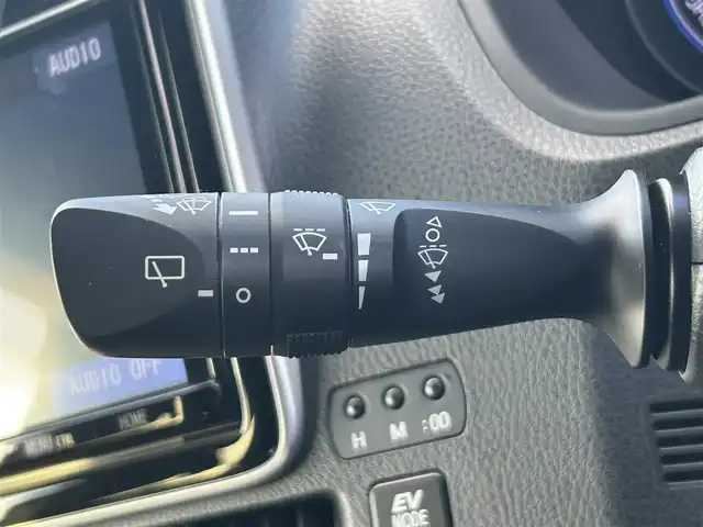 トヨタ ヴォクシー ハイブリッド ZS 煌 岡山県 2018(平30)年 9.9万km ホワイトパールクリスタルシャイン 登録時走行距離98348km/TRDエアロ/純正9インチナビ/フルセグTV(AM.FM.CD.DVD.TV.BT)/両側パワースライドドア/バックカメラ/ETC/シートヒーター/クリアランスソナー/衝突軽減ブレーキ/横滑り防止装置/クルーズコントロール/車線逸脱警報（レーンキープアシスト）/オートライト/オートマチックハイビーム/アイドリングストップ/16インチ純正AW/純正フロアマット/スペアキー/LEDヘッドライト/取扱説明書