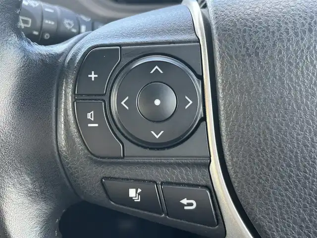 トヨタ ヴォクシー ハイブリッド ZS 煌 岡山県 2018(平30)年 9.9万km ホワイトパールクリスタルシャイン 登録時走行距離98348km/TRDエアロ/純正9インチナビ/フルセグTV(AM.FM.CD.DVD.TV.BT)/両側パワースライドドア/バックカメラ/ETC/シートヒーター/クリアランスソナー/衝突軽減ブレーキ/横滑り防止装置/クルーズコントロール/車線逸脱警報（レーンキープアシスト）/オートライト/オートマチックハイビーム/アイドリングストップ/16インチ純正AW/純正フロアマット/スペアキー/LEDヘッドライト/取扱説明書