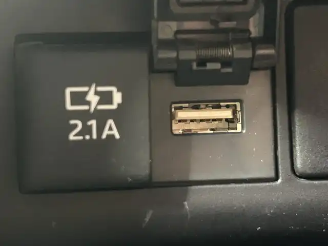 トヨタ ヴォクシー ハイブリッド ZS 煌 岡山県 2018(平30)年 9.9万km ホワイトパールクリスタルシャイン 登録時走行距離98348km/TRDエアロ/純正9インチナビ/フルセグTV(AM.FM.CD.DVD.TV.BT)/両側パワースライドドア/バックカメラ/ETC/シートヒーター/クリアランスソナー/衝突軽減ブレーキ/横滑り防止装置/クルーズコントロール/車線逸脱警報（レーンキープアシスト）/オートライト/オートマチックハイビーム/アイドリングストップ/16インチ純正AW/純正フロアマット/スペアキー/LEDヘッドライト/取扱説明書