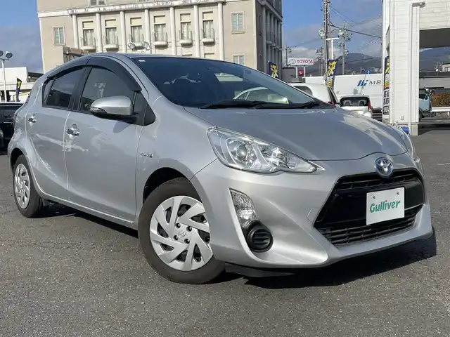 トヨタ アクア S スタイルブラック 静岡県 2017(平29)年 2万km シルバーM ワンオーナー/TOYOTA Safety Sense /・プリクラッシュセーフティ/・レーンディパーチャーアラート/・先行車発進告知機能/・オートマチックハイビーム/純正SDナビ/・Bluetooth/AUX/ワンセグ/CD/SD/バックカメラ/ETC/スマートキー/プッシュスタート/取扱説明書/新車時保証書