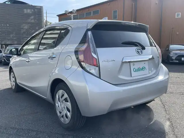 トヨタ アクア S スタイルブラック 静岡県 2017(平29)年 2万km シルバーM ワンオーナー/TOYOTA Safety Sense /・プリクラッシュセーフティ/・レーンディパーチャーアラート/・先行車発進告知機能/・オートマチックハイビーム/純正SDナビ/・Bluetooth/AUX/ワンセグ/CD/SD/バックカメラ/ETC/スマートキー/プッシュスタート/取扱説明書/新車時保証書